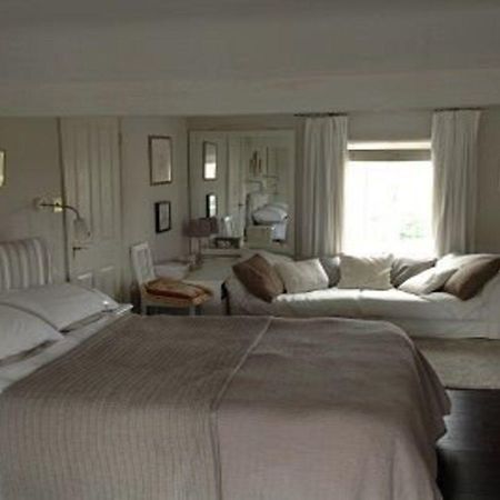 Wisteria House B&B Chippenham  Bagian luar foto