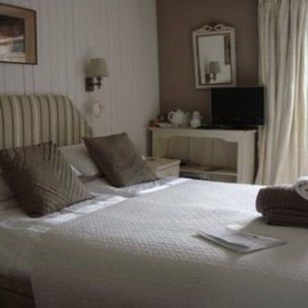 Wisteria House B&B Chippenham  Bagian luar foto