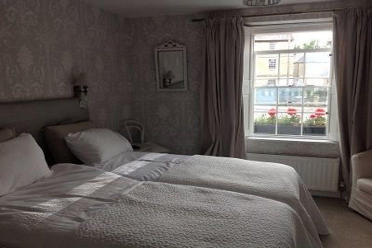 Wisteria House B&B Chippenham  Bagian luar foto